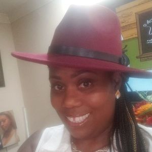 Meet your Posher, Renee